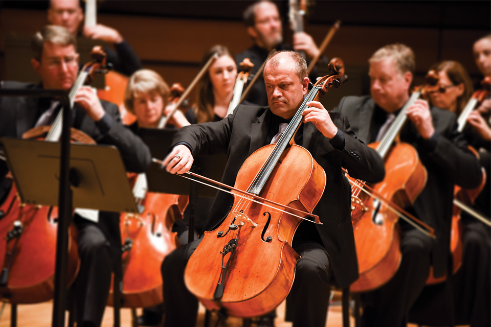 Wolf Tormann playing his cello