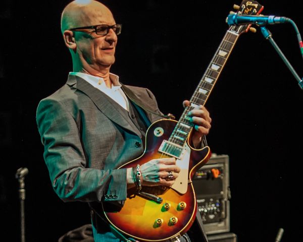 Kim Mitchell playing guitar.