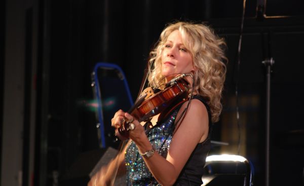 Natalie MacMaster playing the fiddle